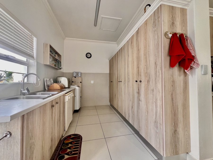 4 Bedroom Property for Sale in The Cove Western Cape